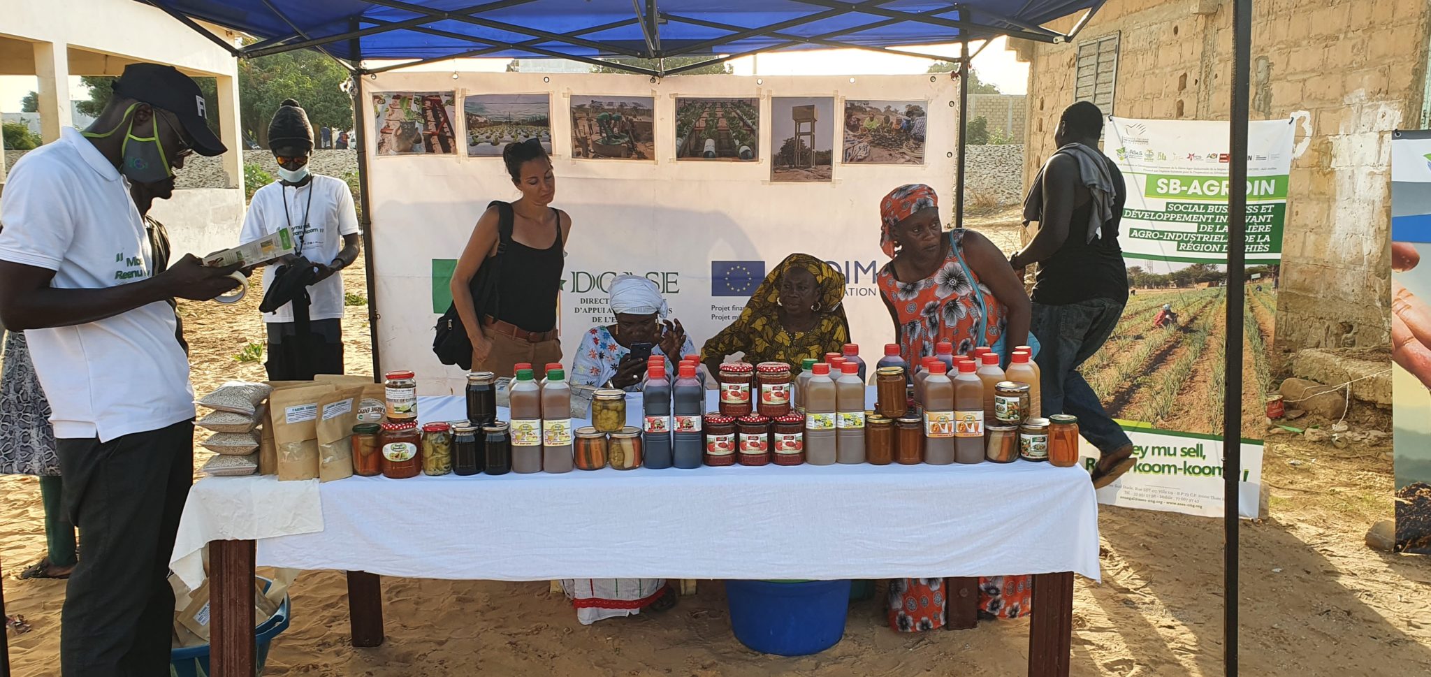SB-AGROIN, a local partner of the CinemArena caravan specialising in the production of local products in Thiès / IOM – Marianne Anna DIOH