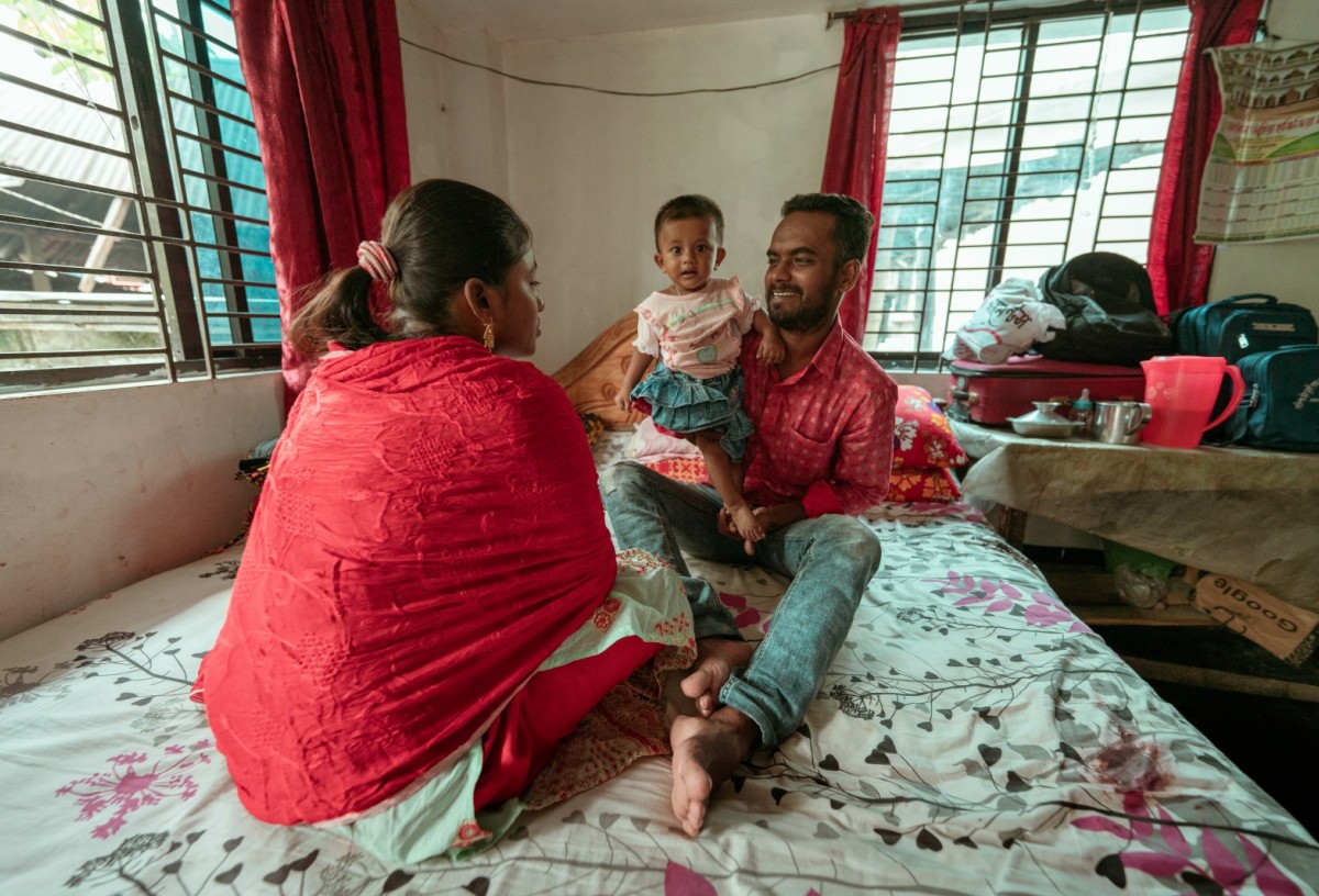 The family of a returning migrant in Bangladesh.